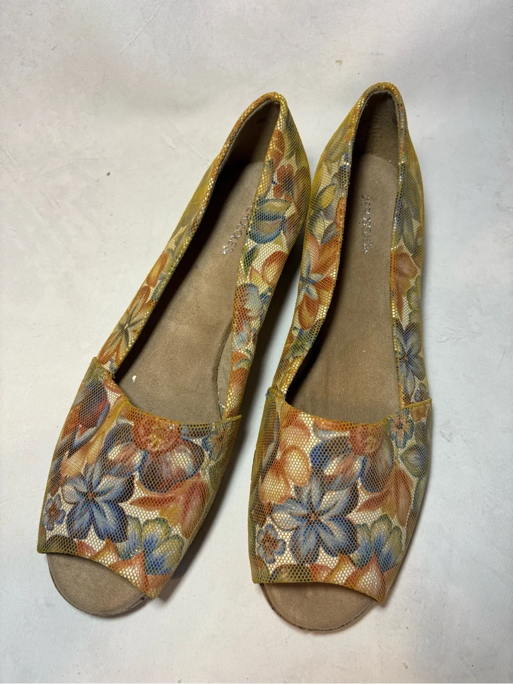 Aerosols Spring Break peep toe floral leather wedges, size 11W wide, low heel